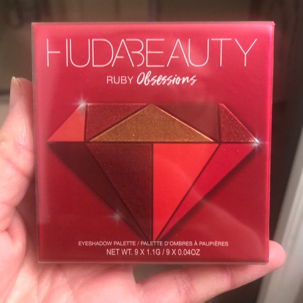 HUDA BEAUTY